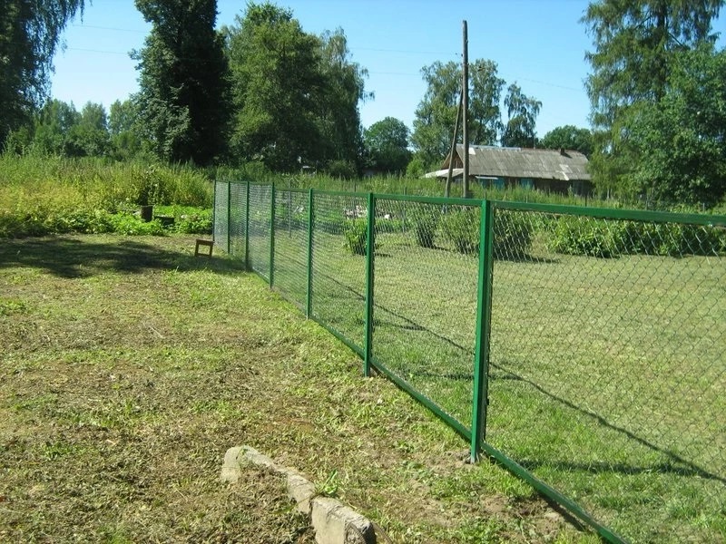 Забор из сетки рабицы для земельного участка