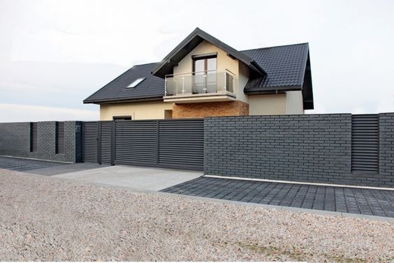 Забор из серого кирпича для частного дома