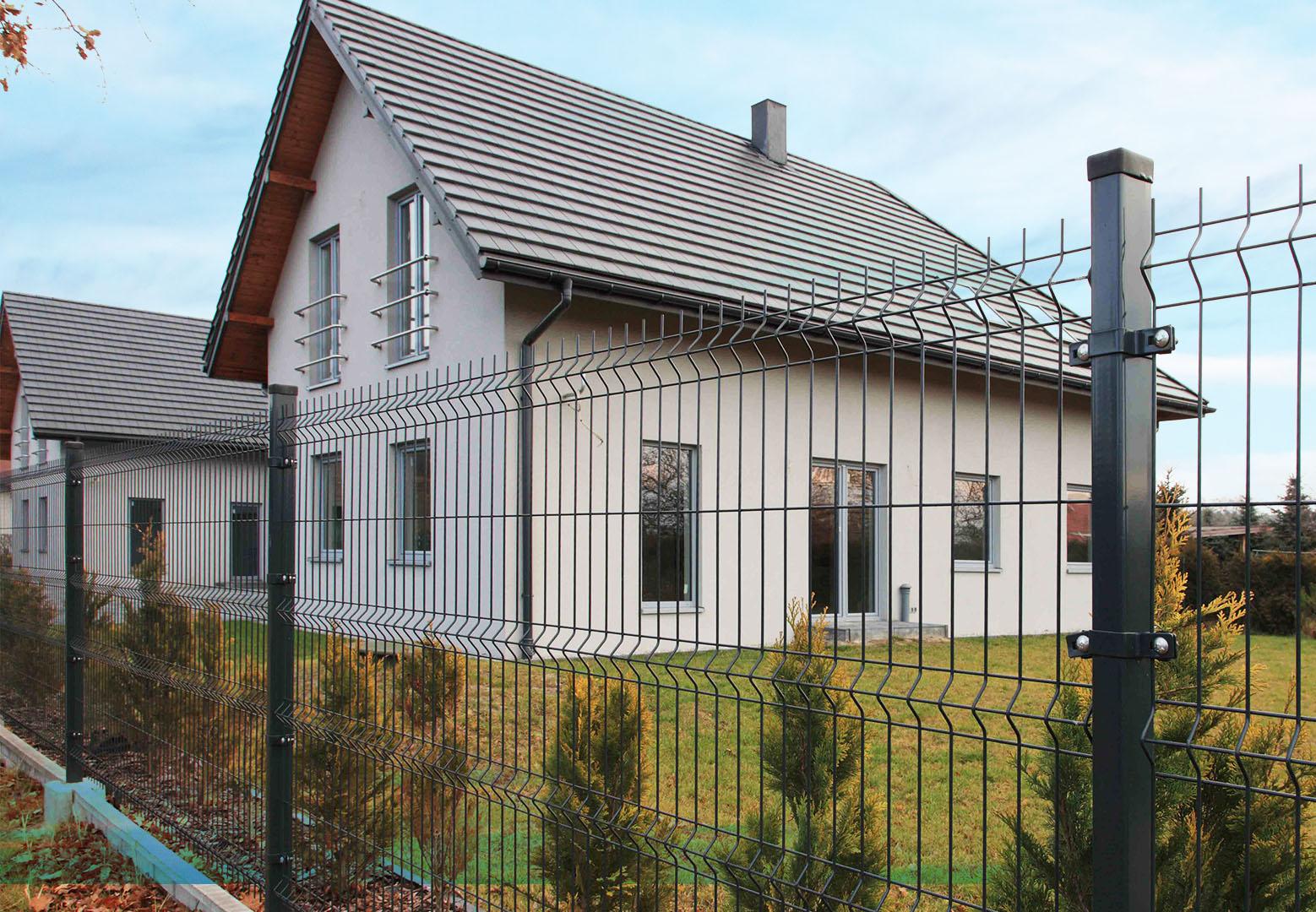 3D забор для частного дома темного цвета